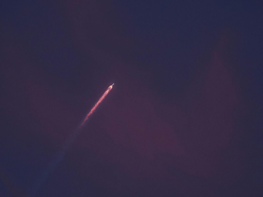 Die New Glenn Rakete von Blue Origin startet erfolgreich von Cape Canaveral.