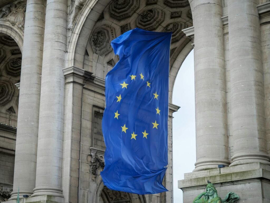 Die EU verschärft ihre Untersuchung gegen X, Elon Musks Social-Media-Plattform, aufgrund möglicher Verstöße gegen den Digital Services Act.
