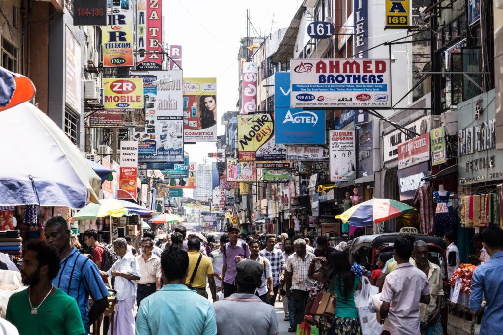 Fahrzeugpreise steigen in Sri Lanka; Auswirkungen auf Bevölkerung und Wirtschaft. Steigende Fahrzeugpreise in Sri Lanka