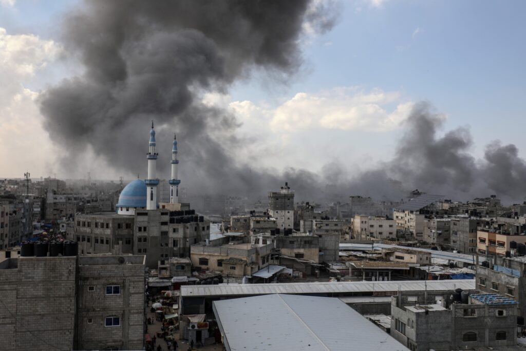 Familien kehren in zerstörte Häuser im Gazastreifen zurück.
