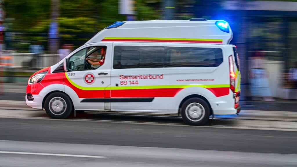 Kranunfall in Lustenau: Ein Greifer stürzt und trifft einen Arbeiter schwer. Lustenau Kranunfall