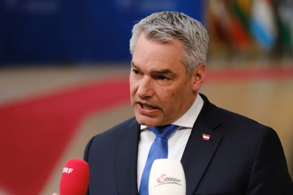 Karl Nehammer gibt seinen Rückzug aus der Politik bekannt und gibt auch sein Nationalratsmandat auf.