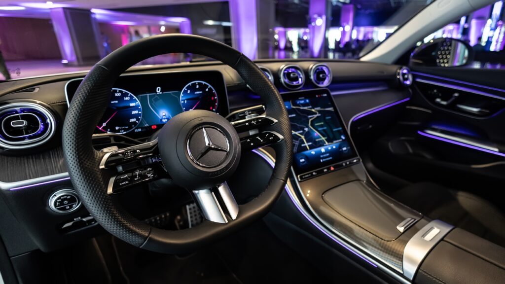 Europas Automobilhersteller wie Porsche und Mercedes-Benz sehen sich 2025 steigenden Problemen ausgesetzt.