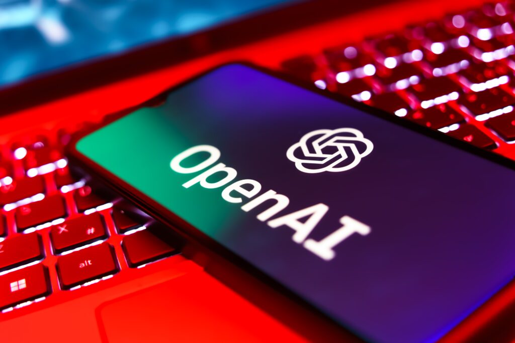 DeepSeek wird beschuldigt, KI-Modelle von OpenAI unautorisiert zu nutzen, was Sicherheitsbedenken aufwirft