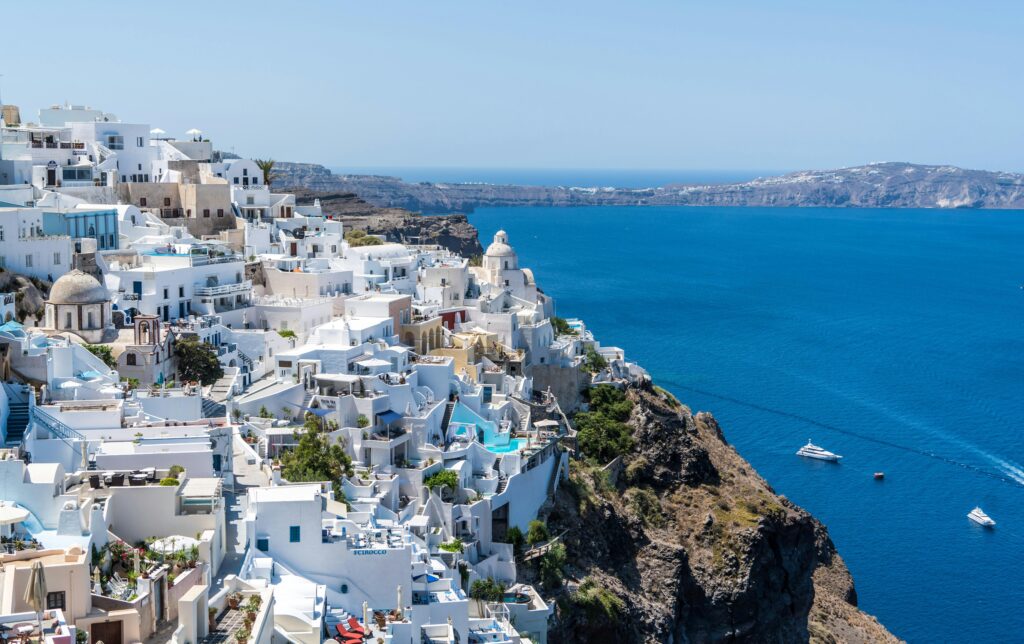 Rettungskräfte und Notunterkünfte auf Santorini nach über 200 Erdbeben