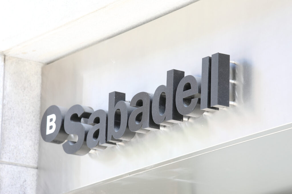 Sabadell Bank Rekordgewinne: Sabadell Bank verkündet starke Finanzergebnisse für 2024 und plant hohe Ausschüttungen an Aktionäre
