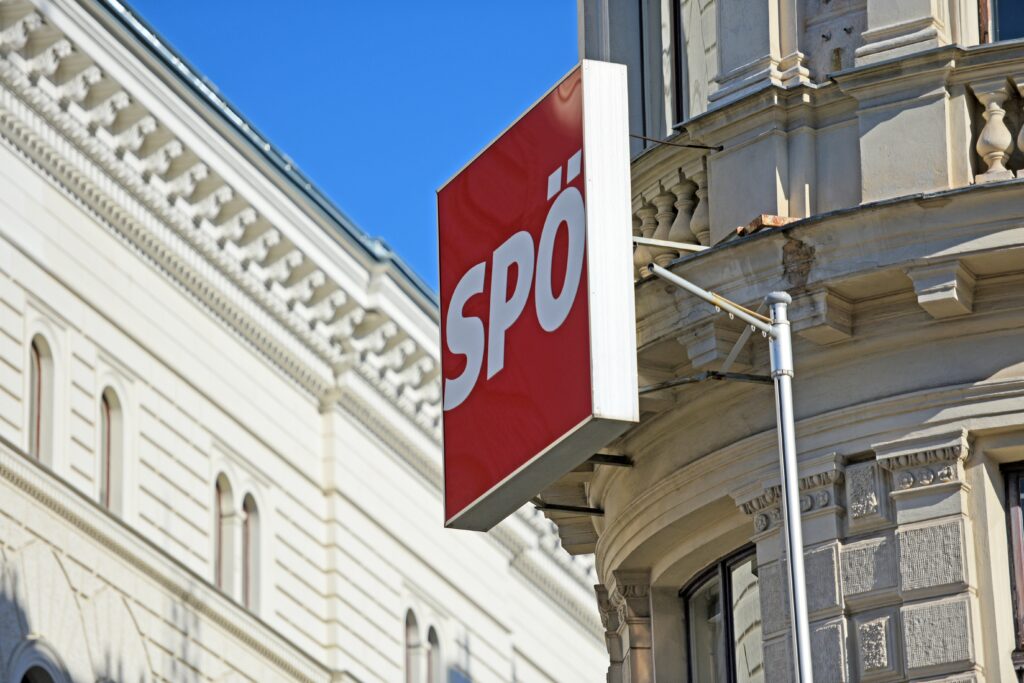 Burgenland neue Regierung: Hans Peter Doskozil und Anja Haider-Wallner bei der Angelobung im Landtag