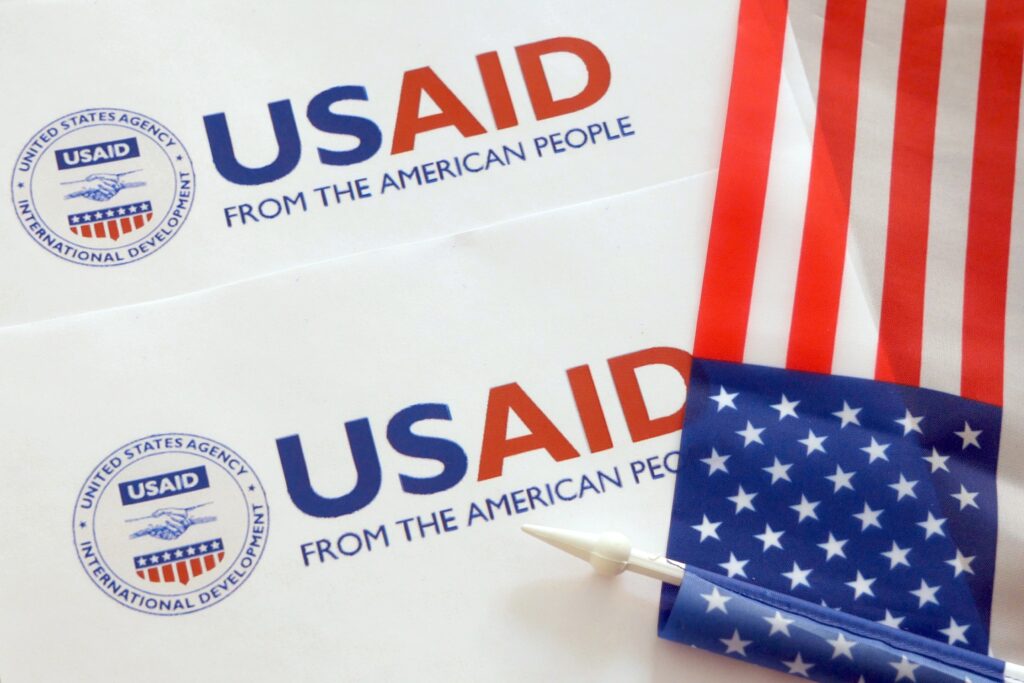 USAID-Finanzierung der Justizreform in Albanien: USAID unterstützt Albaniens Justizreform, während Kritiker eine politische Einflussnahme befürchten