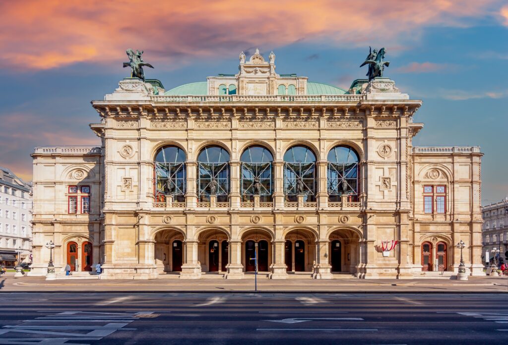 HC Strache unter Druck: Amira Aly sorgt mit ihrem glamourösen Auftritt beim Wiener Opernball 2025 für einen unvergesslichen Abend.