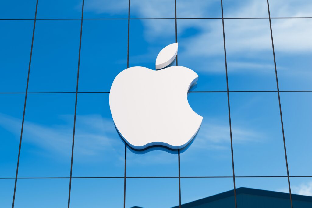 Apple Datenschutz Großbritannien: Apple-Logo mit einem digitalen Sicherheitsschloss im Hintergrund