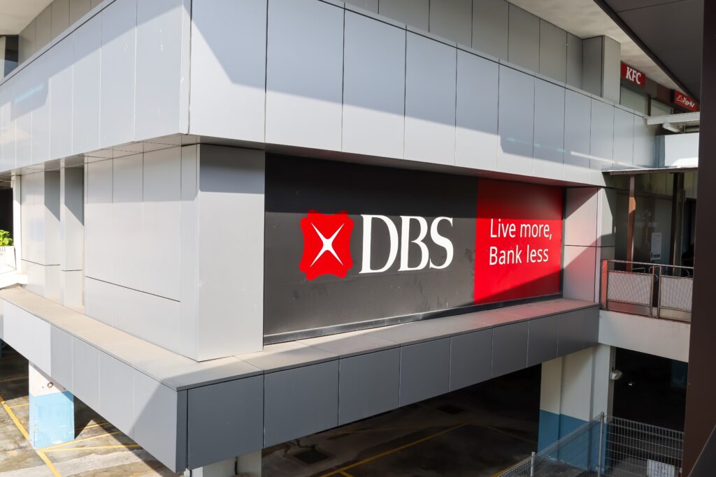 DBS Bank KI Stellenabbau: DBS Bank reduziert Stellen durch KI und schafft neue Arbeitsplätze