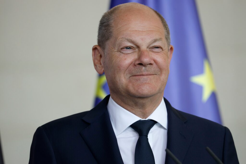 Bundestagswahl in Deutschland: Olaf Scholz und Friedrich Merz geben ihre Stimmen bei der Bundestagswahl in Deutschland ab