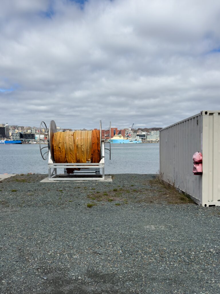 Norwegische Küstenwache untersucht das russische Schiff Silver Dania im Hafen von Tromsø. Untersuchung zum Kabelschaden in der Ostsee